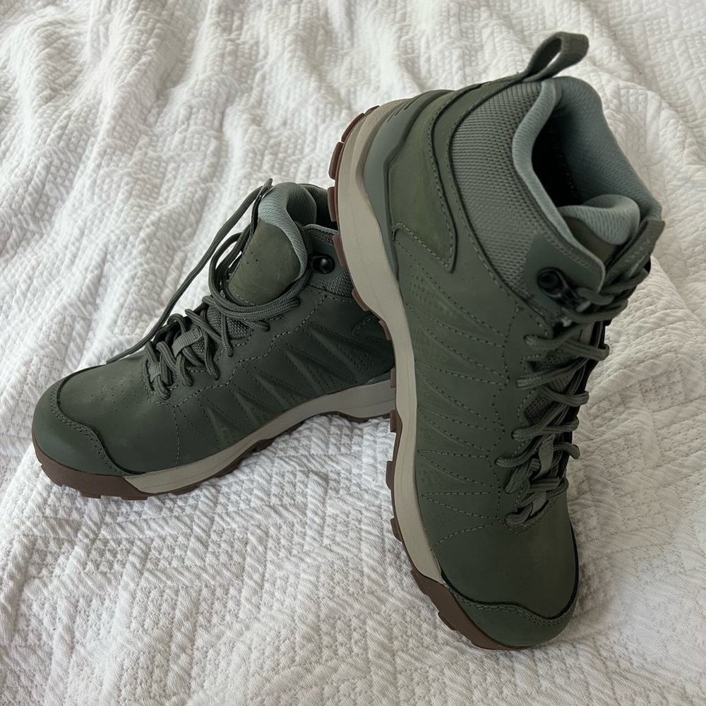Women's Athletic Shoes in Green